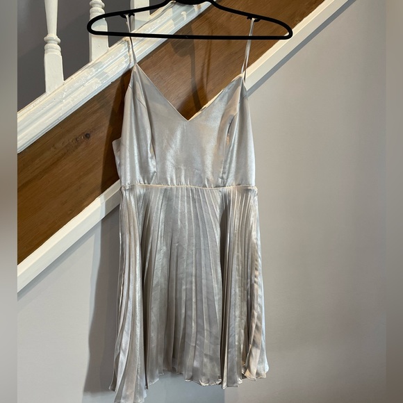 Beautiful Sequence dresses for sale. Worn 1-2 times. - Picture 3 of 7